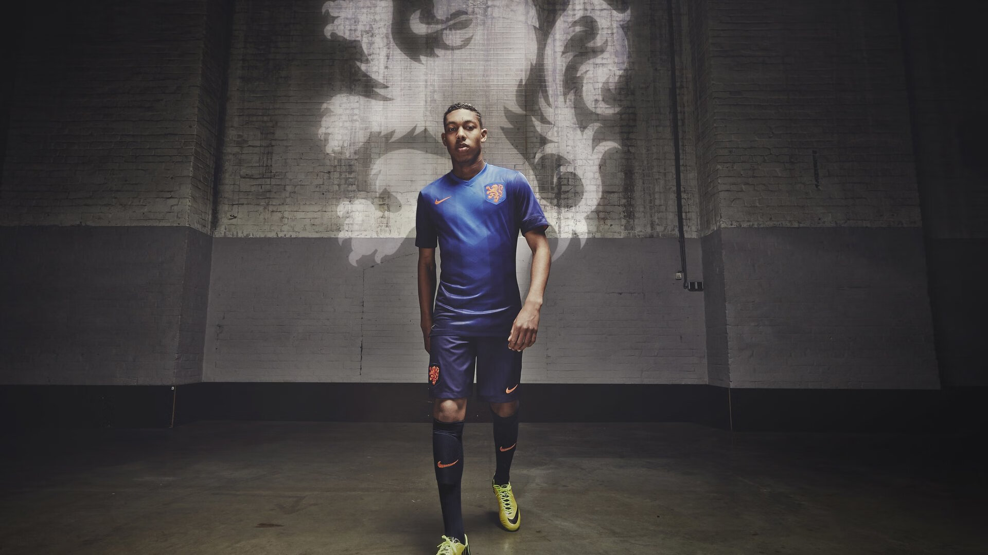 “未来之星青少年足球联赛火热进行，星光璀璨的赛场期待你”，未来之星全国青少年艺术展演