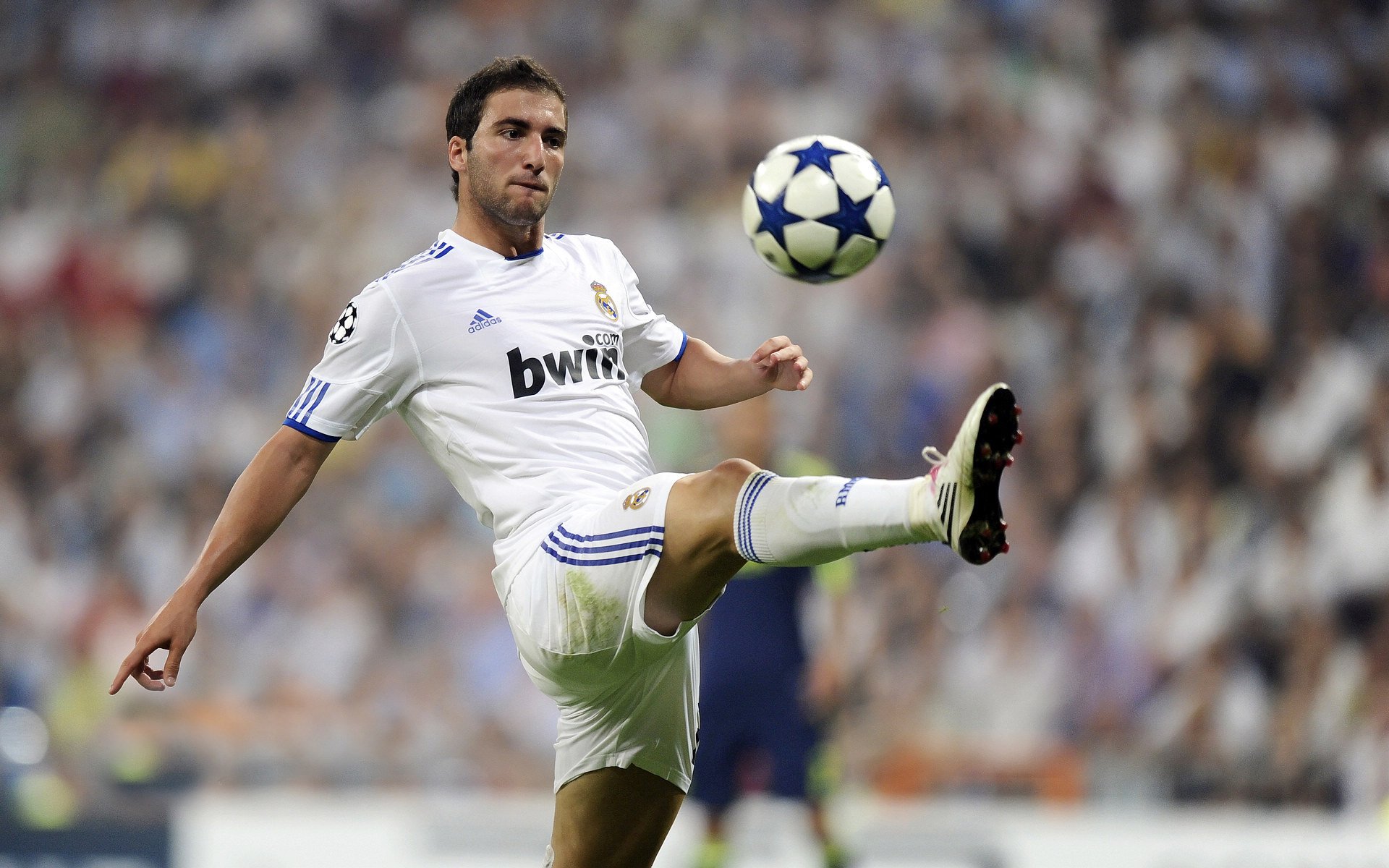 开云网址入口-西甲：皇马延续贺岁攻势，以3-0轻取塞维利亚，皇马1-0塞维利亚